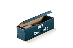 Blaue Weinverpackung mit Logo